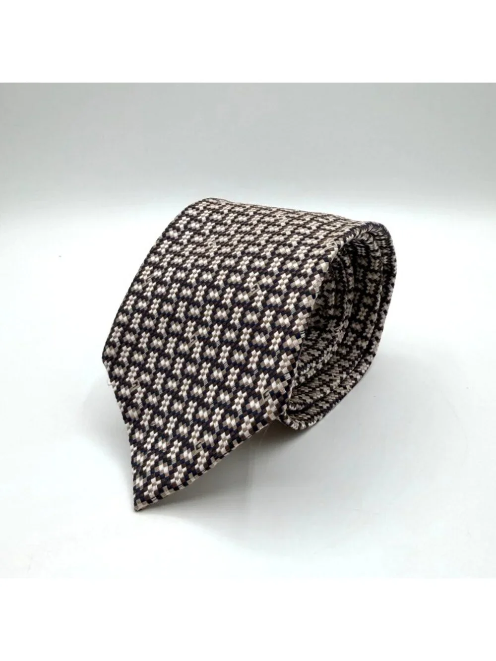 Gucci Italy Neutral Shades Geometric Pattern 100% Silk Designer Tie 59